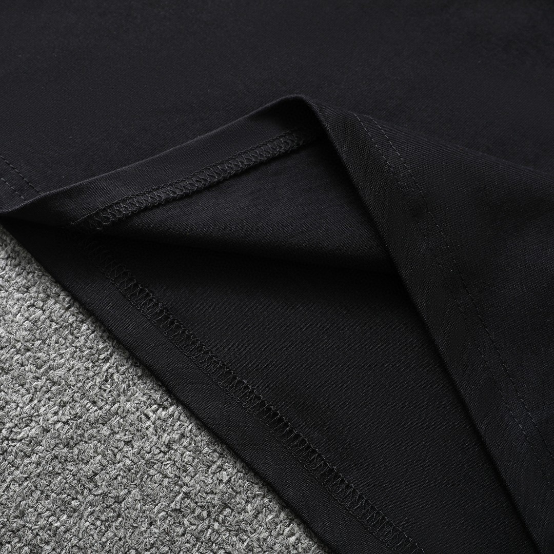 クロムハーツ「Chrome Hearts」ミニマルロゴTシャツ