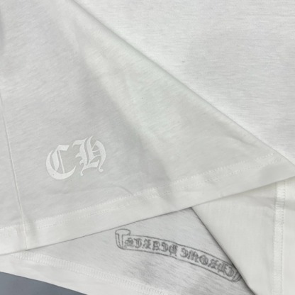 クロムハーツ「Chrome Hearts」サンスクリット&スカウトフラワー プリントTシャツ