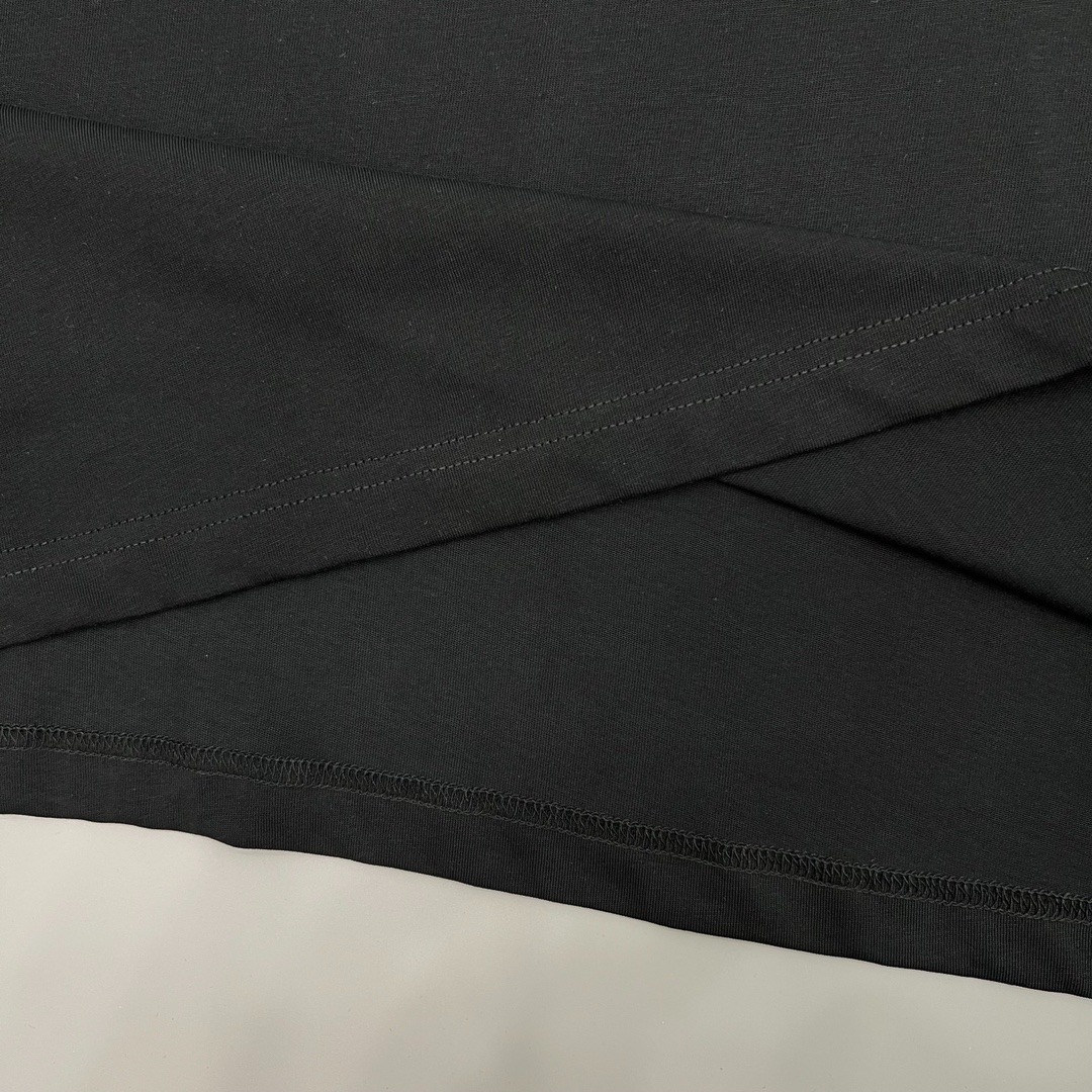 クロムハーツ「Chrome Hearts」スパンコールサンスクリット スウェードパッチTシャツ