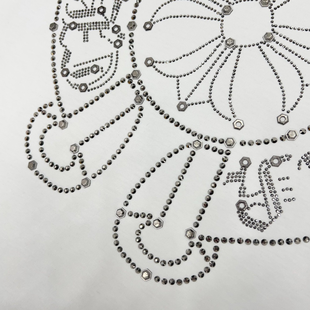 クロムハーツ「Chrome Hearts」スパンコールサンスクリット スタッドTシャツ