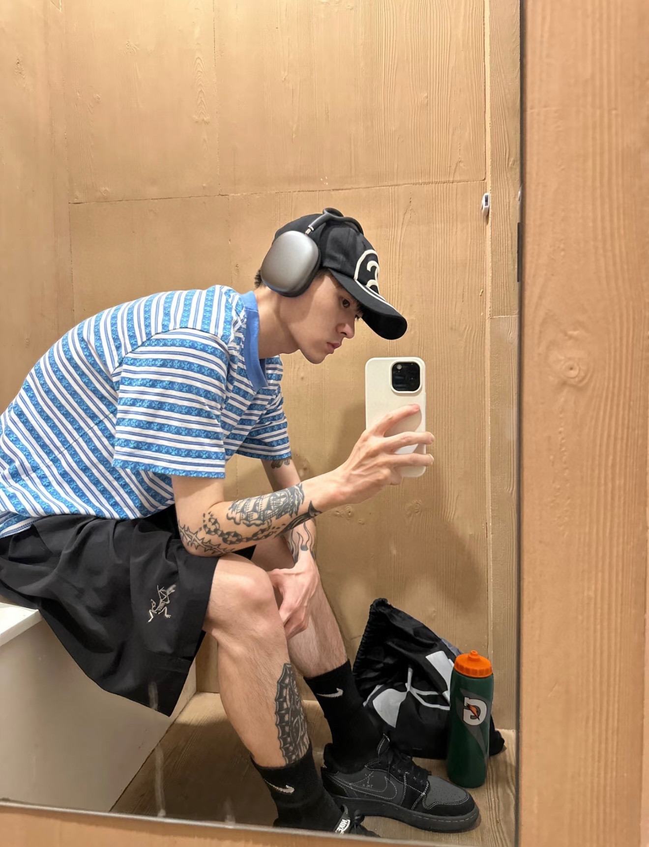 クロムハーツ「Chrome Hearts」 ストライプサンスクリットTシャツ