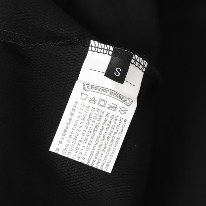 クロムハーツ「Chrome Hearts」サンスクリットプリントTシャツ-ISETAN PRESTIGE CURATED