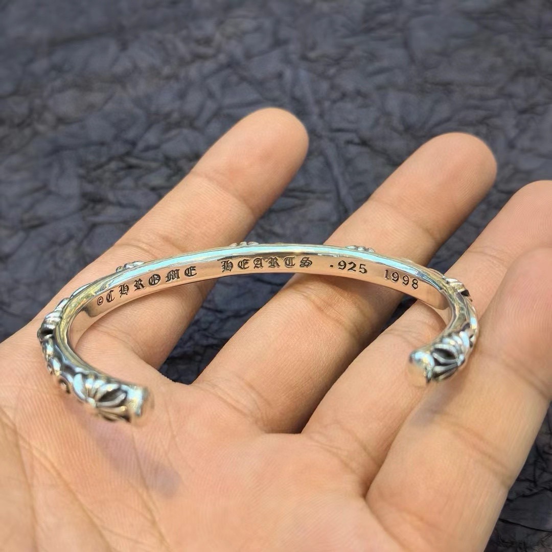 クロムハーツ「Chrome Hearts」Vintage Cross Cuff Bracelet