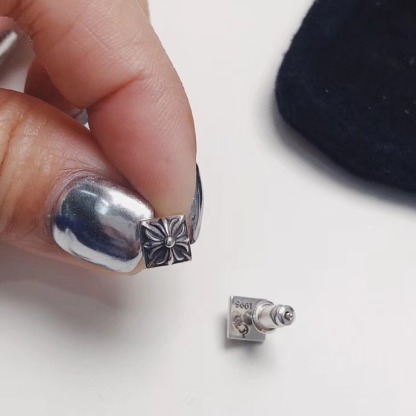 クロムハーツ「Chrome Hearts」クロムハーツ スクエアクロスピアス S925 ユニセックス ピアス