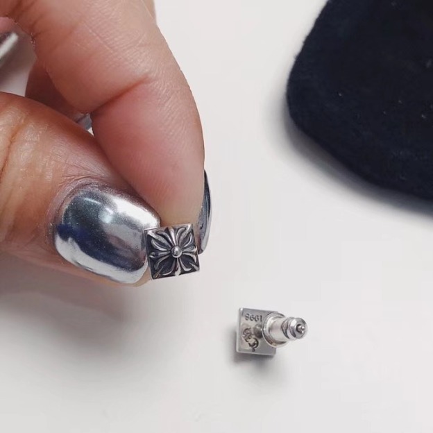 クロムハーツ「Chrome Hearts」クロムハーツ スクエアクロスピアス S925 ユニセックス ピアス