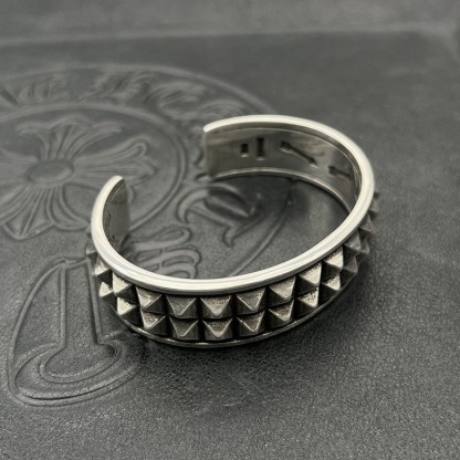 クロムハーツ「Chrome Hearts」クロム・ハーツ ヴィンテージアンティーク ダブルリベット ブレスレット アクセサリー