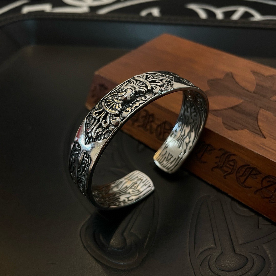 クロムハーツ「Chrome Hearts」Vintage Gothic Cuff Bracelet
