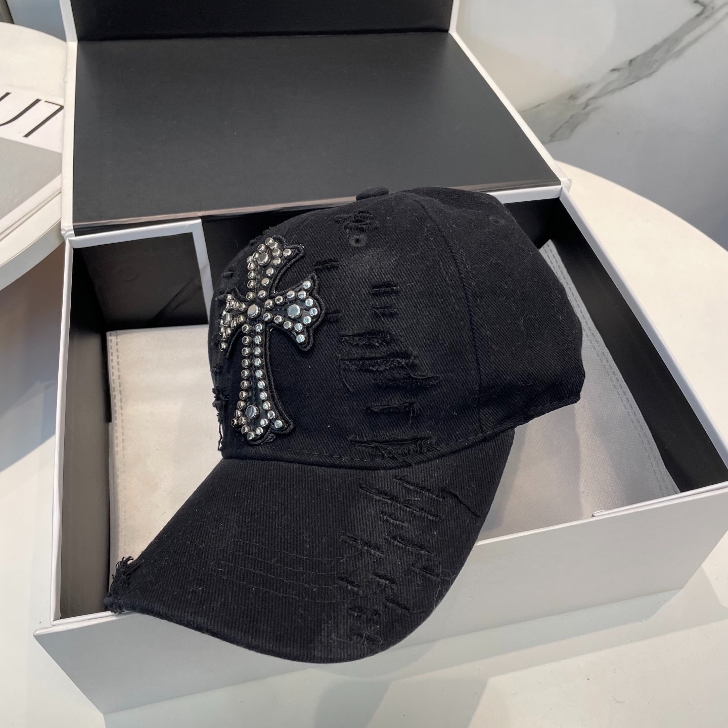 クロムハーツ「Chrome Hearts」ハーツ クロスロゴ ベースボールキャップ