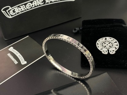クロムハーツ「Chrome Hearts」Engraved Bangle (Size 19)