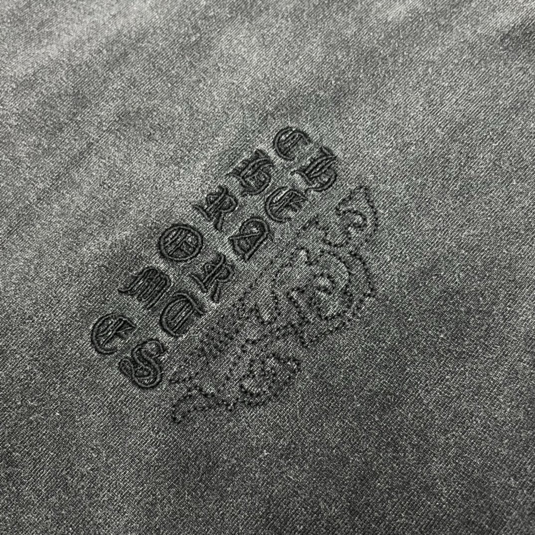 クロムハーツ「Chrome Hearts」クロス＆サンスクリットTシャツ