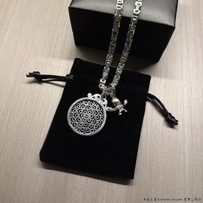 クロムハーツ「Chrome Hearts」 ミリタリークロスフラワーネックレス