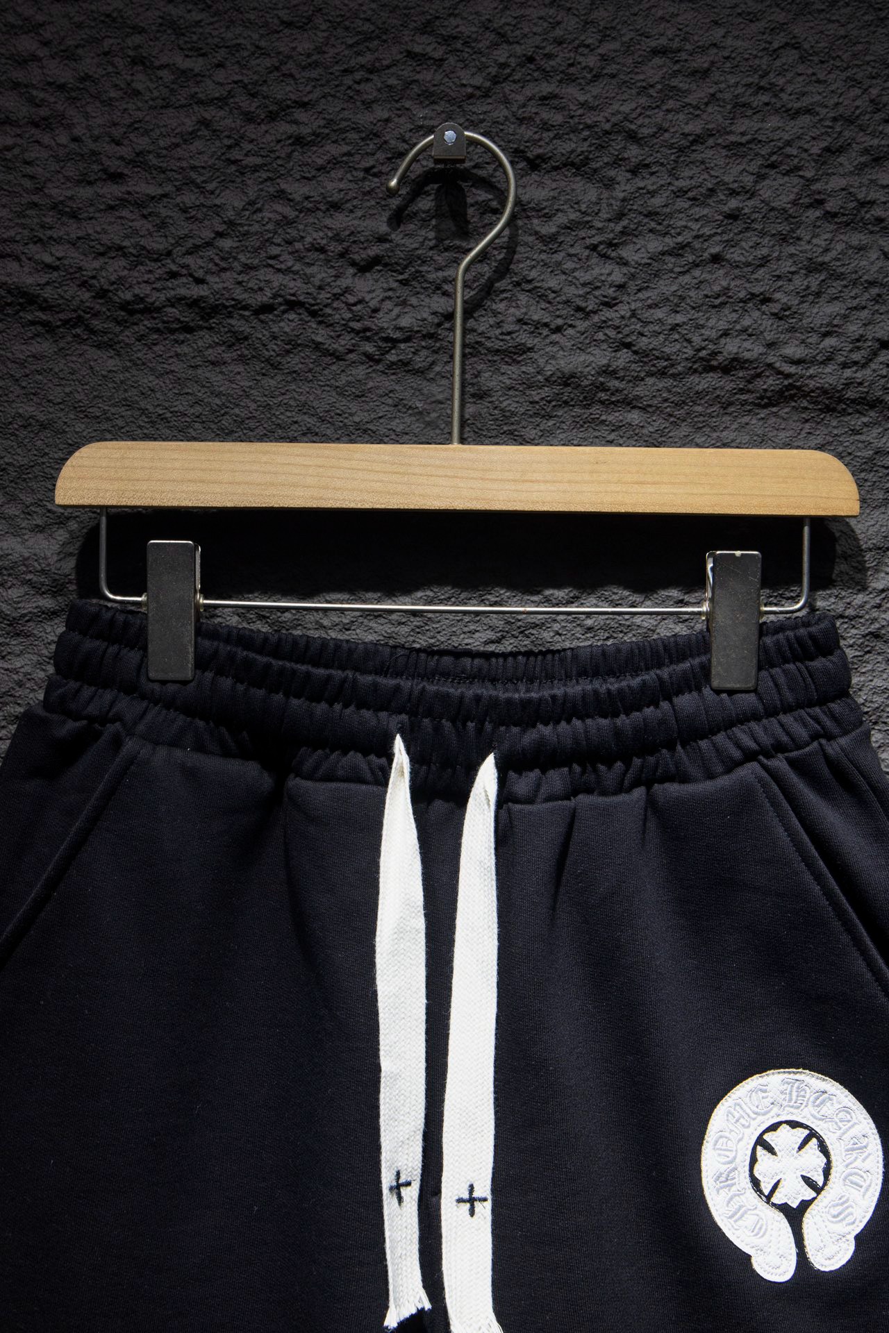 クロムハーツ「Chrome Hearts」ヴィンテージウォッシュ エンブロイダリー カーゴショーツ