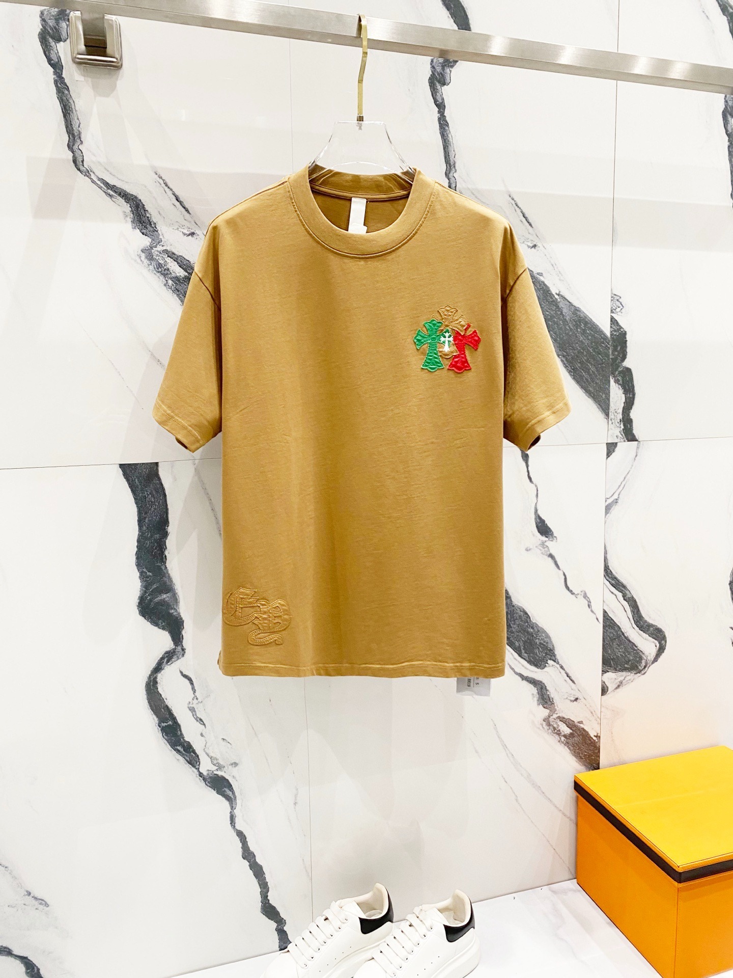 クロムハーツ「Chrome Hearts」レザー&サンスクリットTシャツ