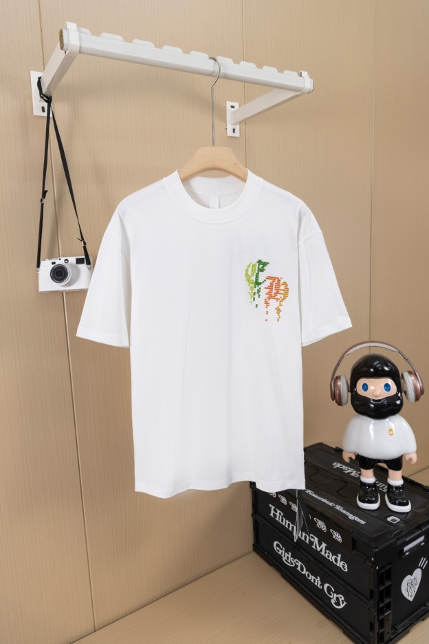 クロムハーツ「Chrome Hearts」カラフルサンスクリット エンブロイダリーTシャツ