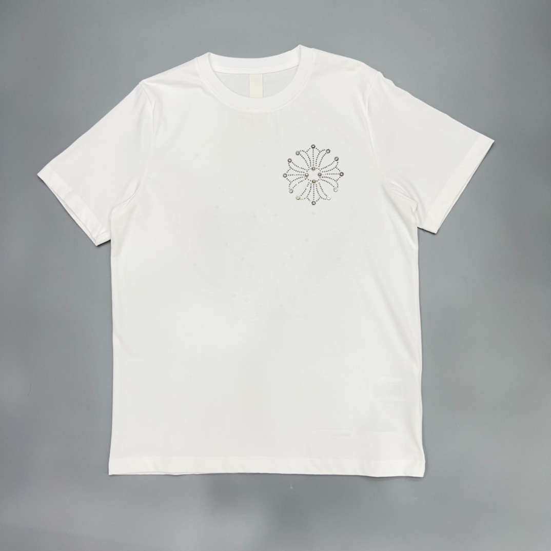 クロムハーツ「Chrome Hearts」スパンコールサンスクリット スタッドTシャツ