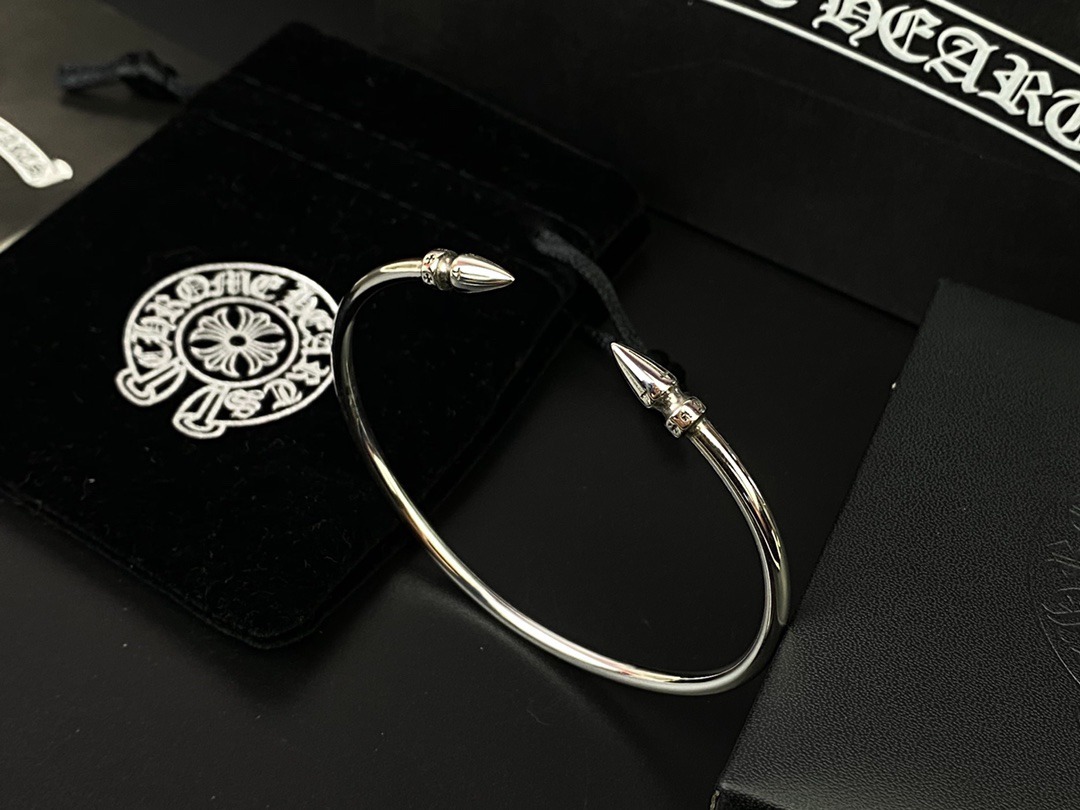 クロムハーツ「Chrome Hearts」Bullet Head Cuff Bracelet