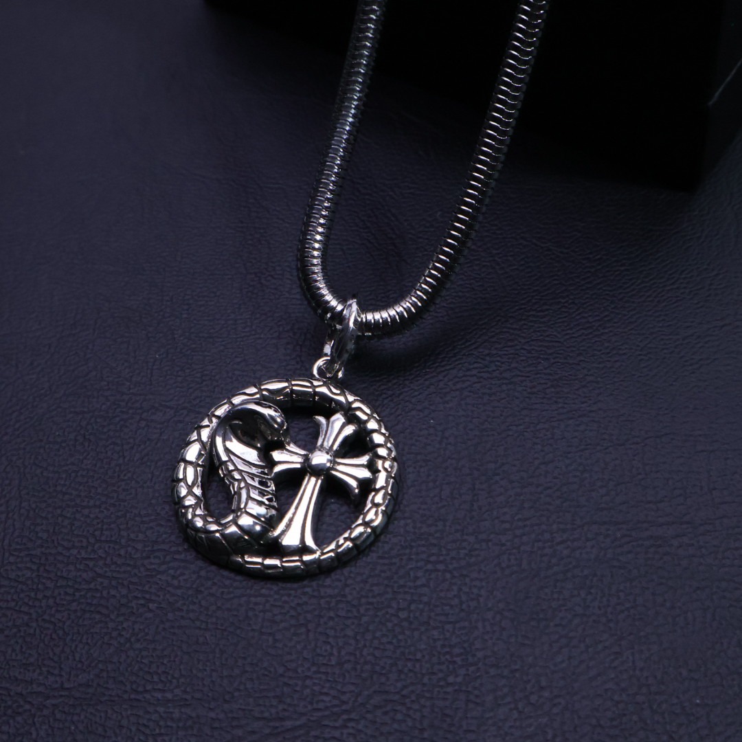 クロムハーツ「Chrome Hearts」スネーク＆クロス ペンダントネックレス