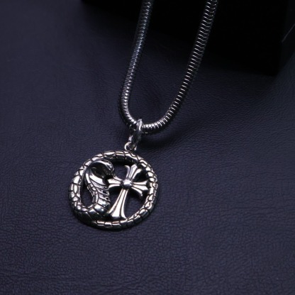 クロムハーツ「Chrome Hearts」スネーク＆クロス ペンダントネックレス