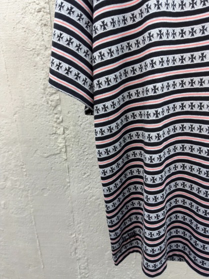 クロムハーツ「Chrome Hearts」ストライプ オールオーバープリント Tシャツ