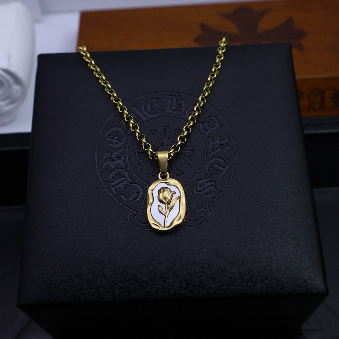 クロムハーツ「Chrome Hearts」ゴシッククロス＆フルール ペンダントネックレス