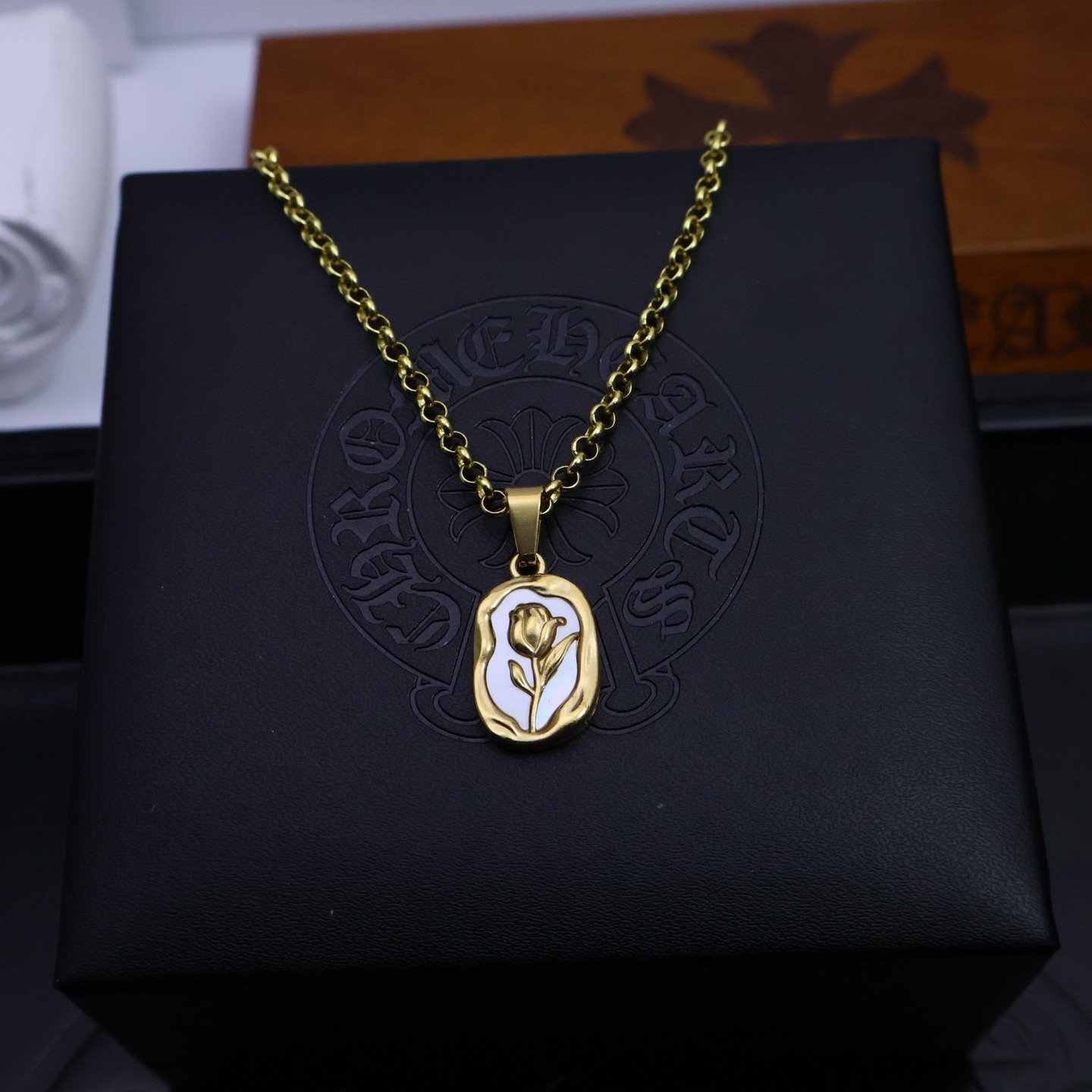 クロムハーツ「Chrome Hearts」ゴシッククロス＆フルール ペンダントネックレス