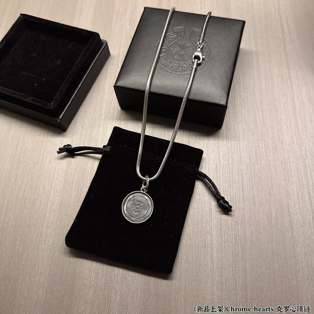 クロムハーツ「Chrome Hearts」ヴィンテージクロス＆フラワーネックレス（ユニセックスコレクション）