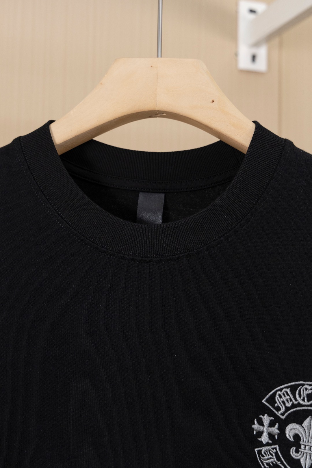 クロムハーツ「Chrome Hearts」サンスクリットクロス ディストレスドTシャツ