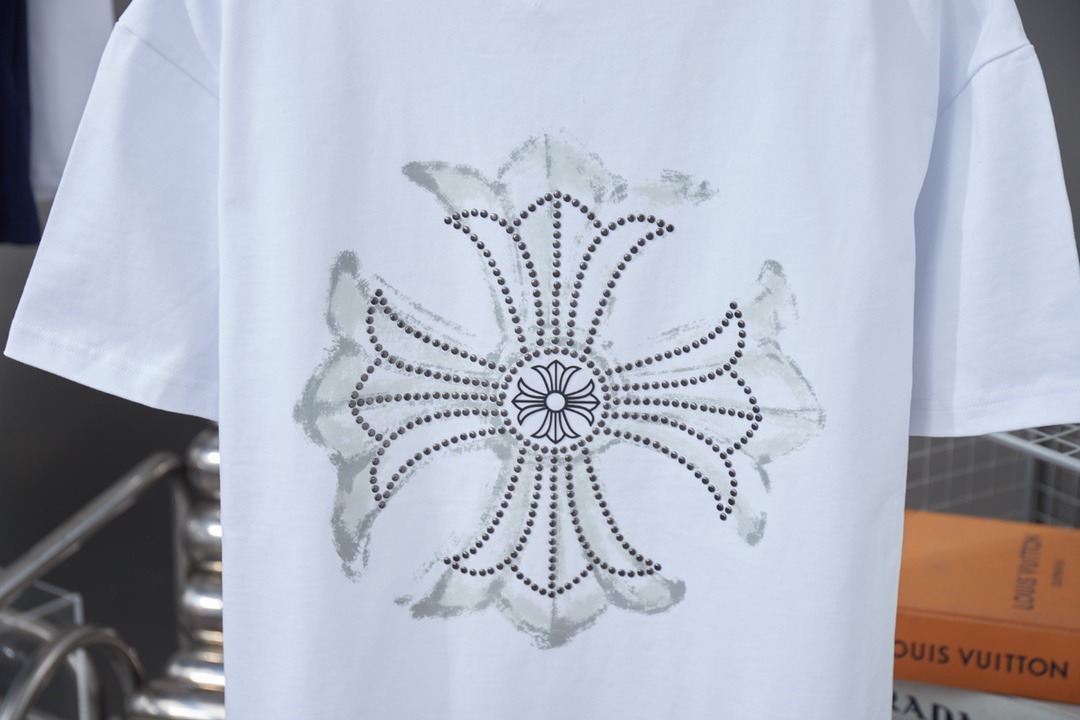 クロムハーツ「Chrome Hearts」プリント&ストーンTシャツ