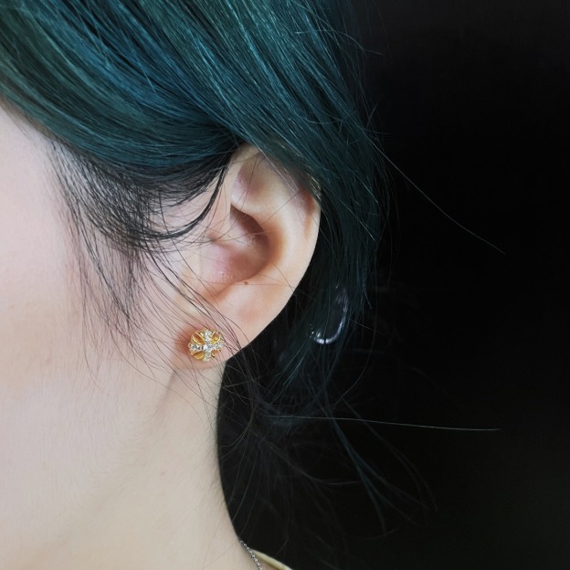 クロムハーツ「Chrome Hearts」クロムハーツ ゴールドプレートフルダイヤクロスピアス S925 ピアス