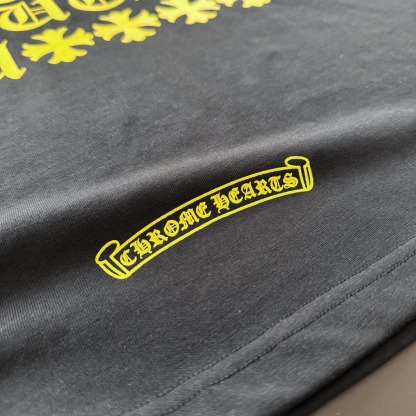 クロムハーツ「Chrome Hearts」ストライプサンスクリットTシャツ