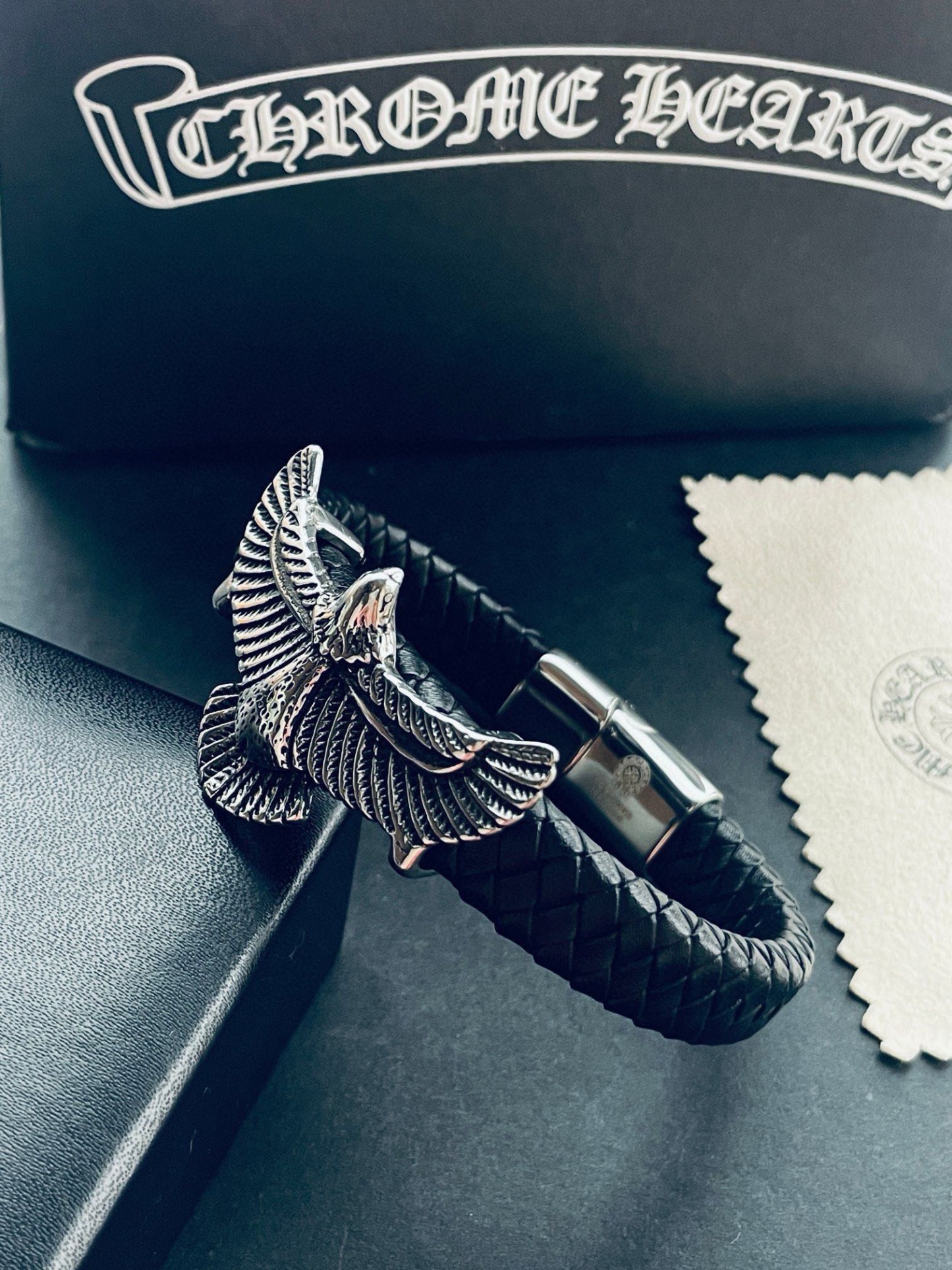 クロムハーツ「Chrome Hearts」Eagle Motif Leather Wrap Bracelet