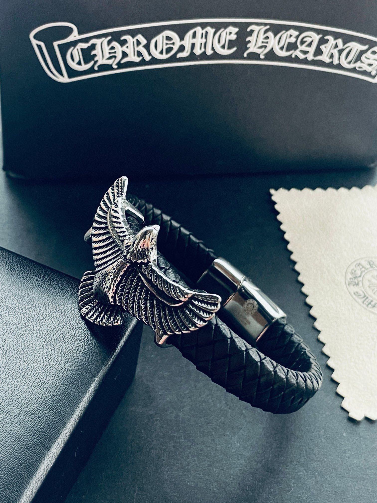 クロムハーツ「Chrome Hearts」Eagle Motif Leather Wrap Bracelet