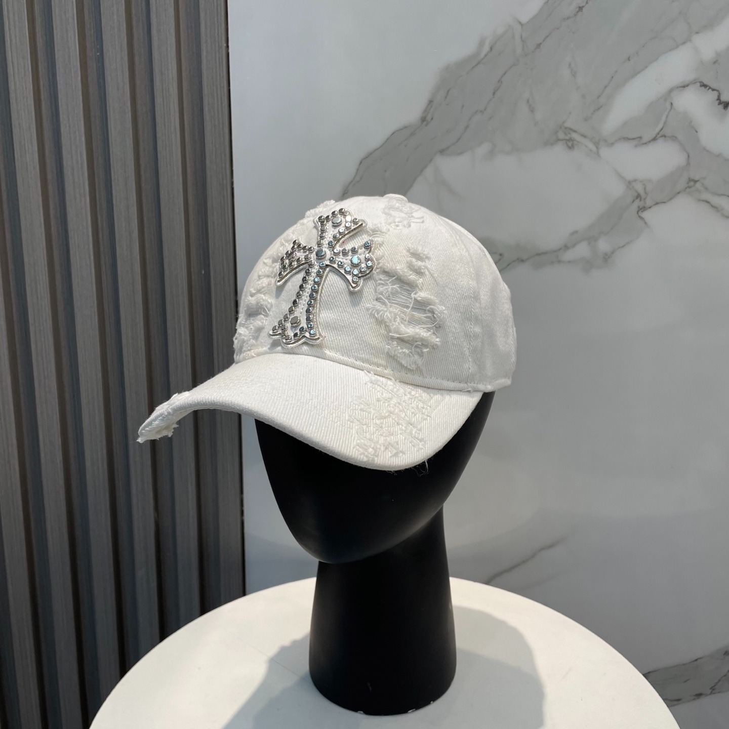 クロムハーツ「Chrome Hearts」ハーツ クロスロゴ ベースボールキャップ