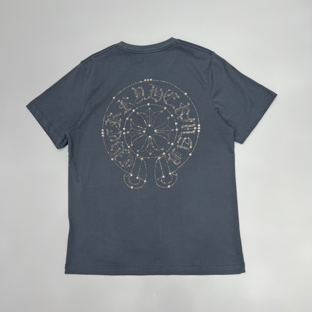 クロムハーツ「Chrome Hearts」スタッドサンスクリット スパンコールTシャツ