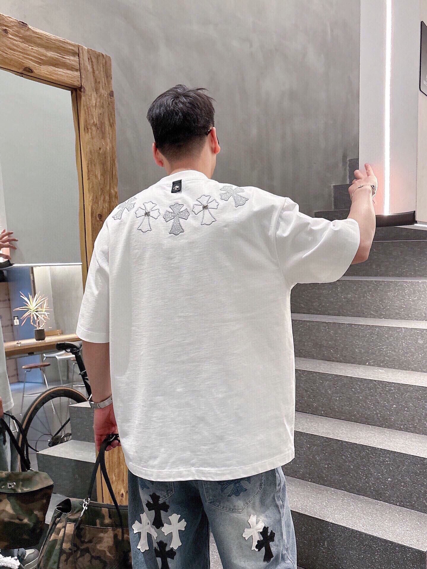 クロムハーツ「Chrome Hearts」エンブロイダリーロゴTシャツ