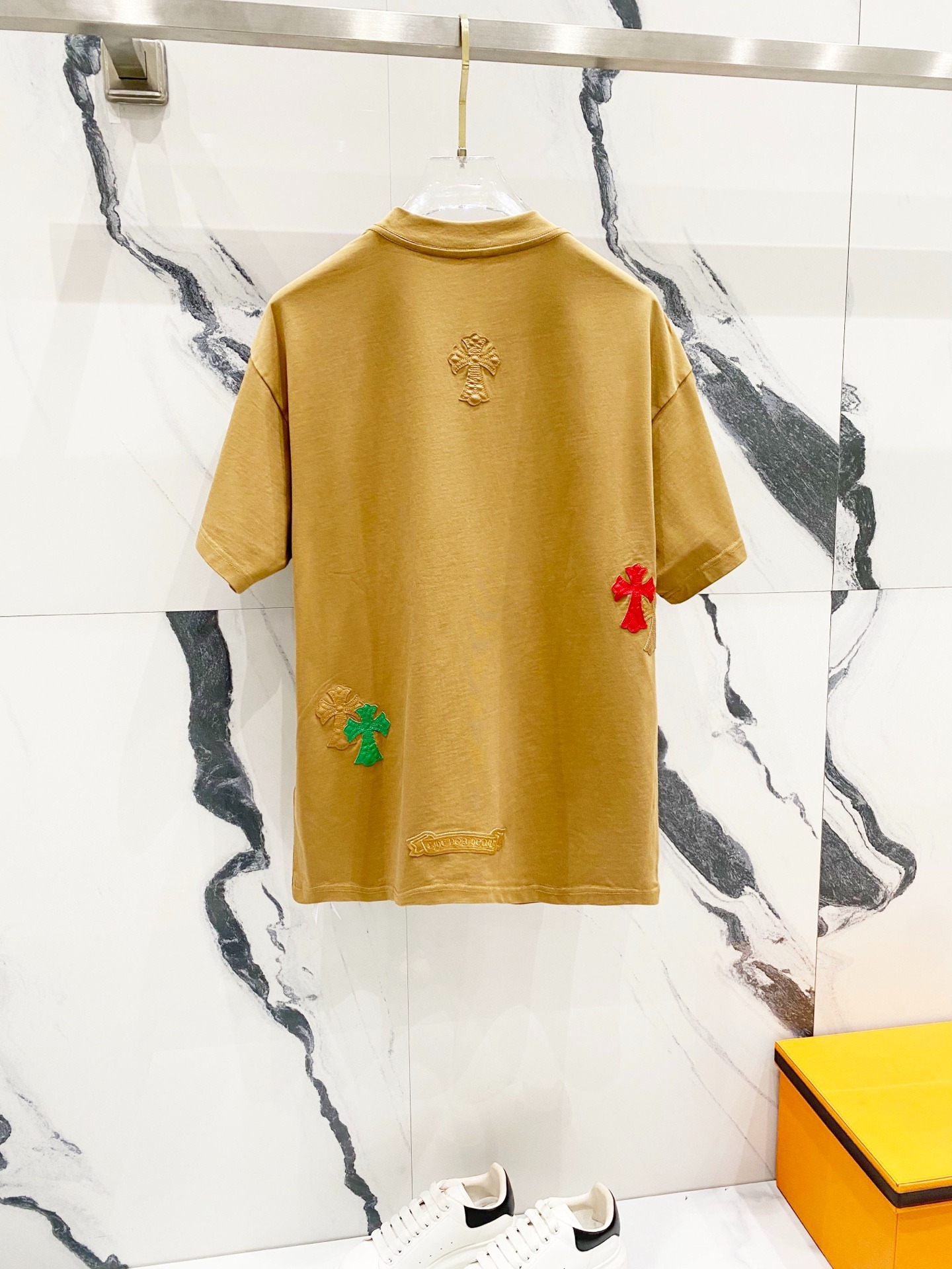 クロムハーツ「Chrome Hearts」レザー&サンスクリットTシャツ