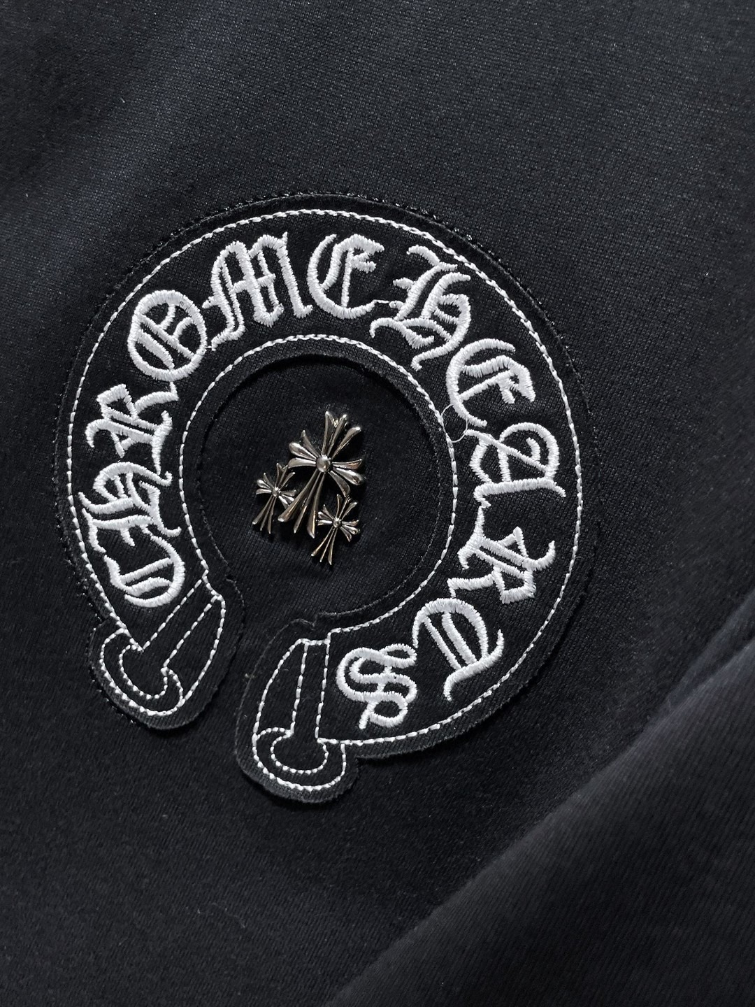 クロムハーツ「Chrome Hearts」クロスホースシュー サンスクリットTシャツ
