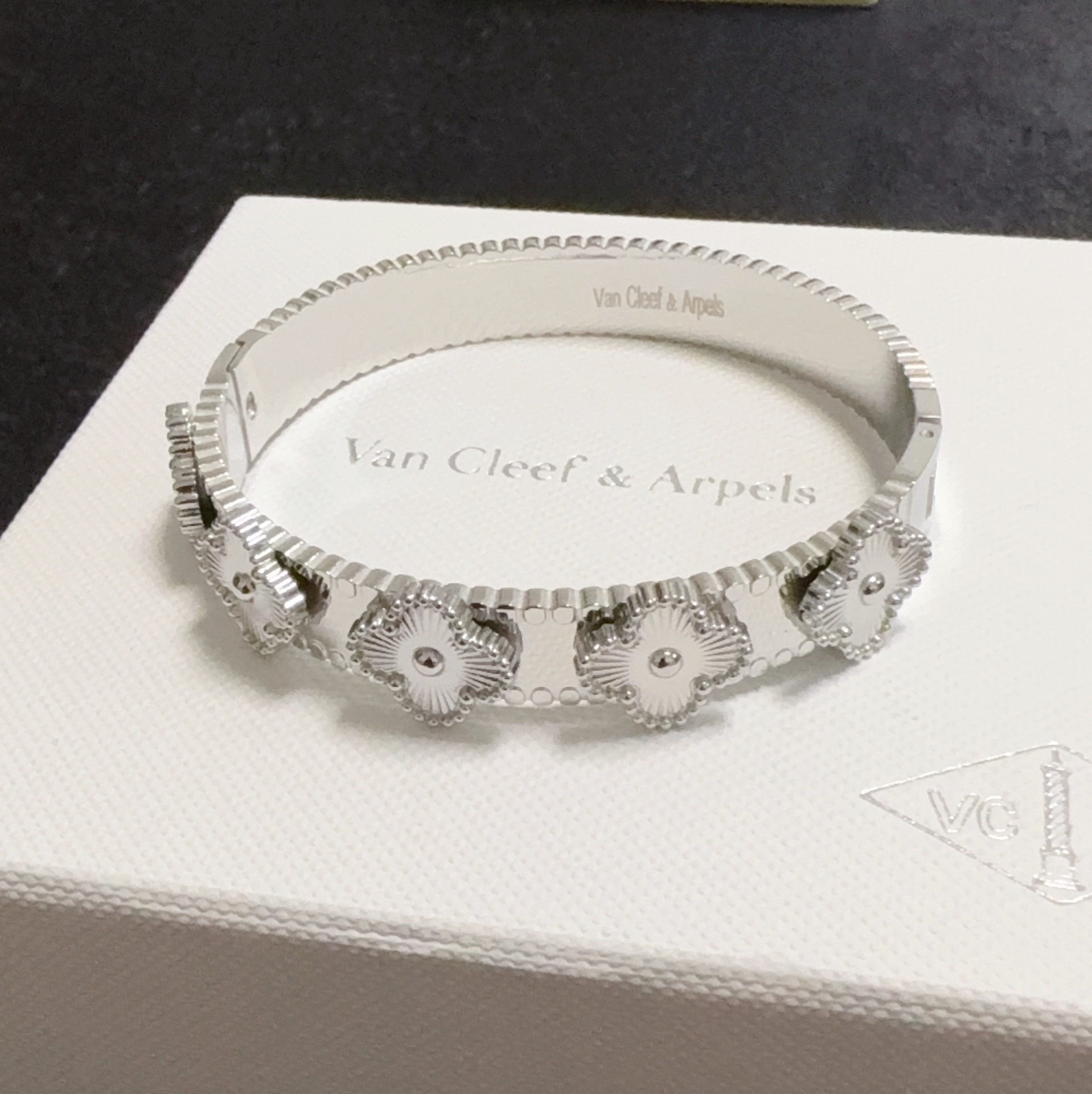クロムハーツ「Chrome Hearts」 Gothic Slim Cuff Bracelet-ISETAN PRESTIGE CURATED