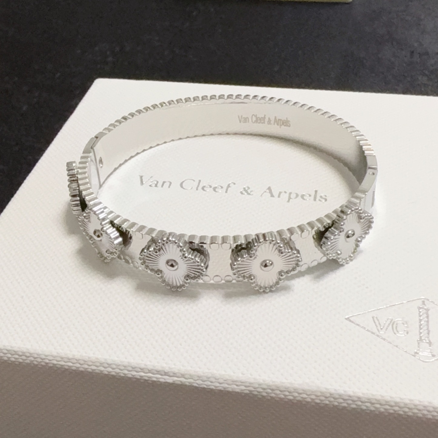 クロムハーツ「Chrome Hearts」 Gothic Slim Cuff Bracelet-ISETAN PRESTIGE CURATED