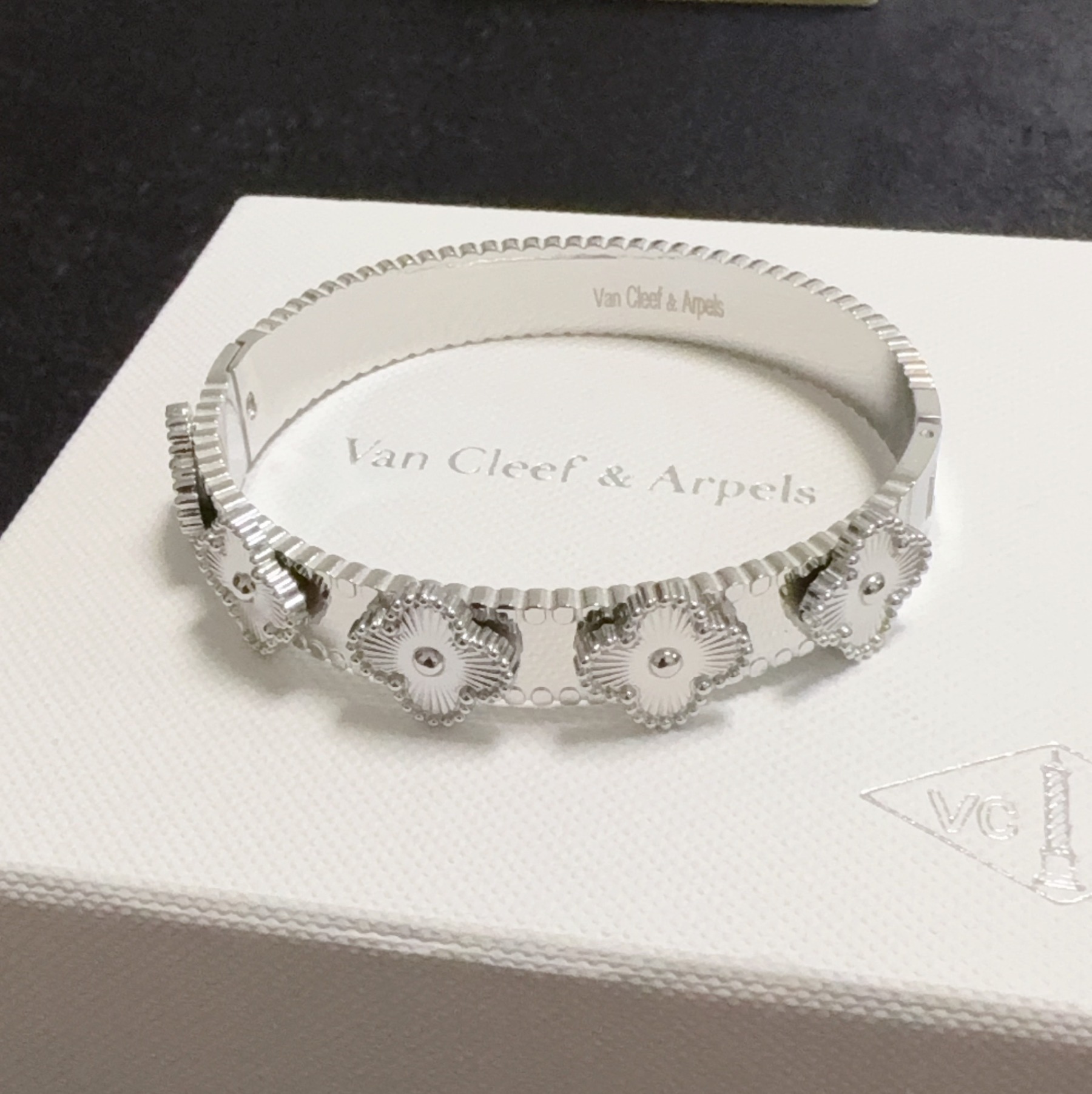 クロムハーツ「Chrome Hearts」 Gothic Slim Cuff Bracelet-ISETAN PRESTIGE CURATED