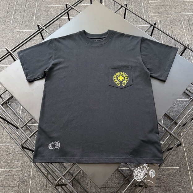 クロムハーツ「Chrome Hearts」ストライプサンスクリットTシャツ
