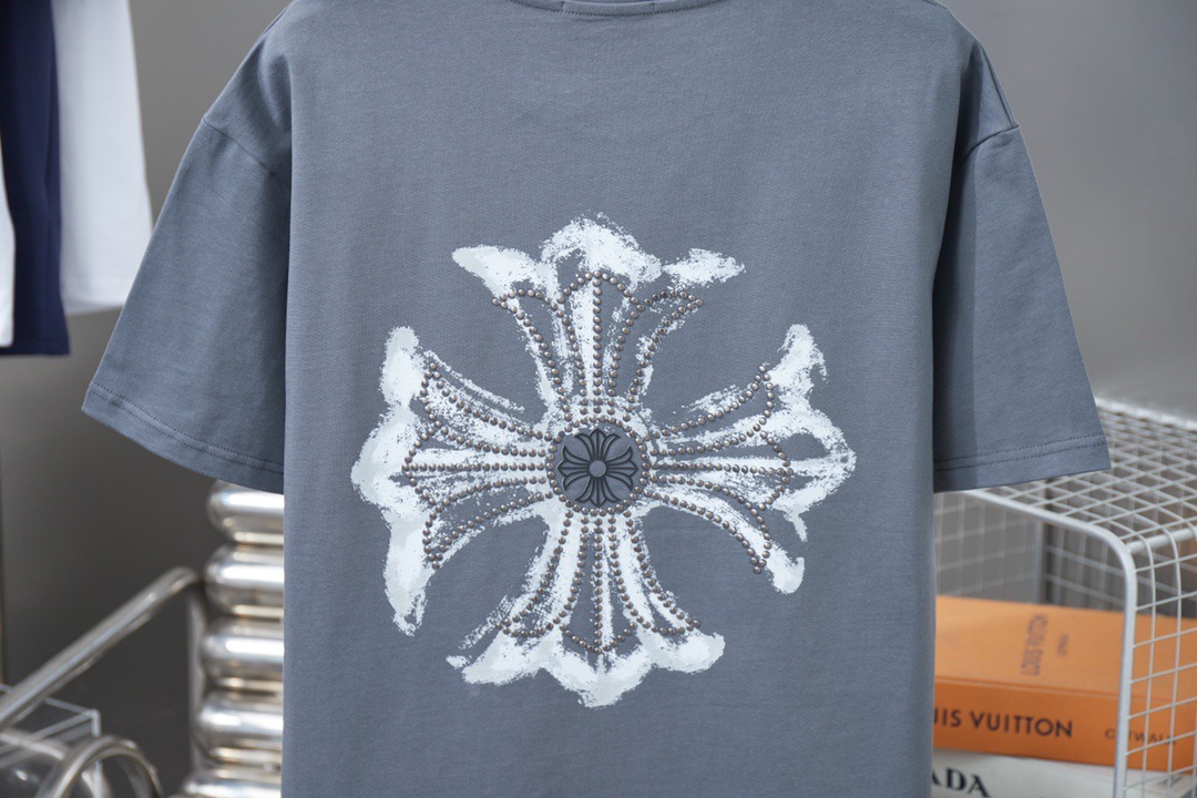 クロムハーツ「Chrome Hearts」プリント&ストーンTシャツ