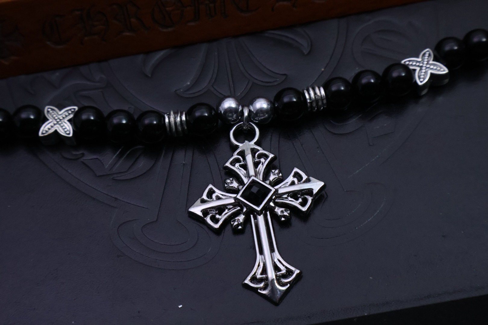 クロムハーツ「Chrome Hearts」ブラックビーズクロス ペンダントネックレス