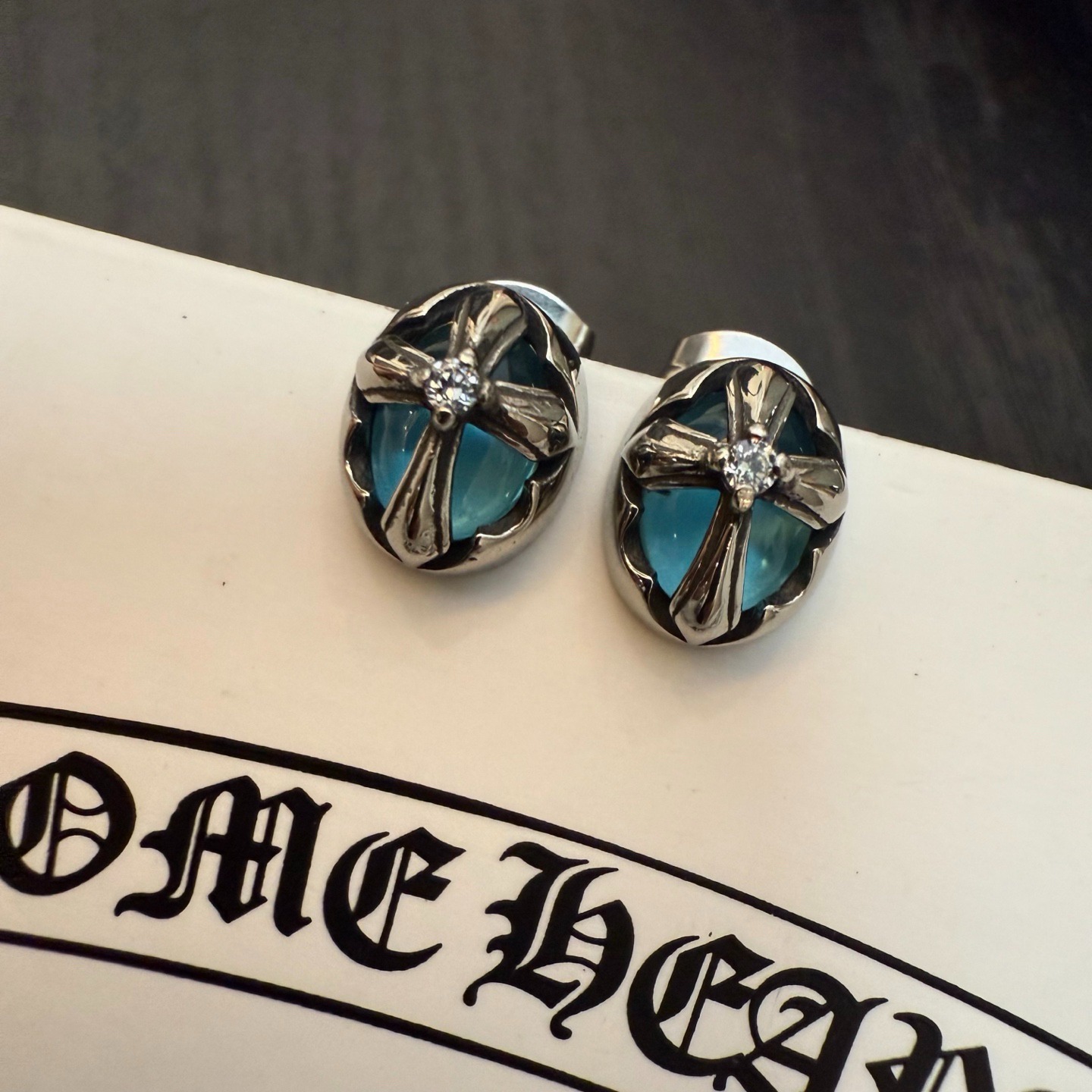 クロムハーツ「Chrome Hearts」クロムハーツ ブルーダイヤモンドクロスピアス 18K WG ピアス