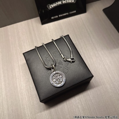 クロムハーツ「Chrome Hearts」ヴィンテージクロス＆フラワーネックレス（ユニセックスコレクション）