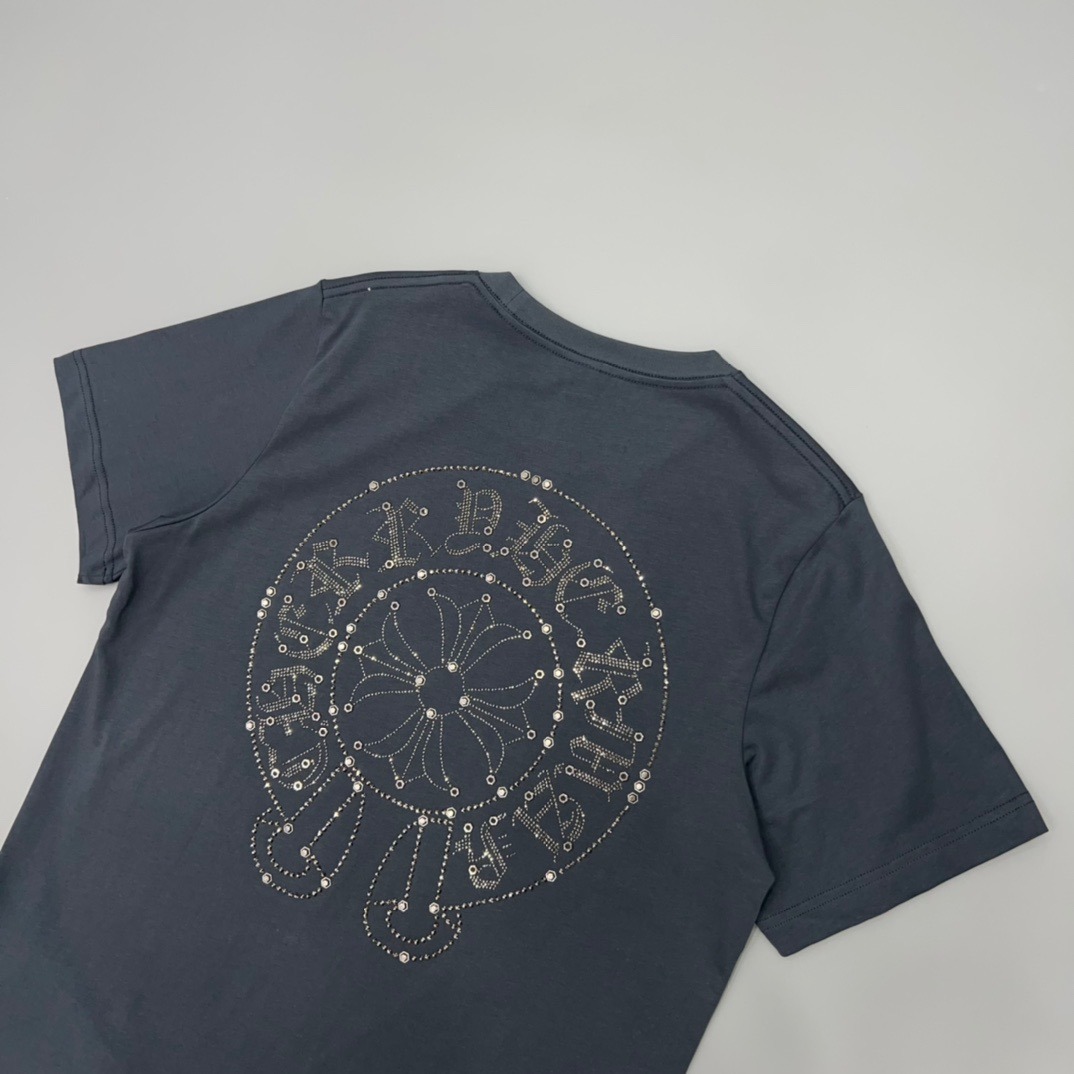クロムハーツ「Chrome Hearts」スタッドサンスクリット スパンコールTシャツ