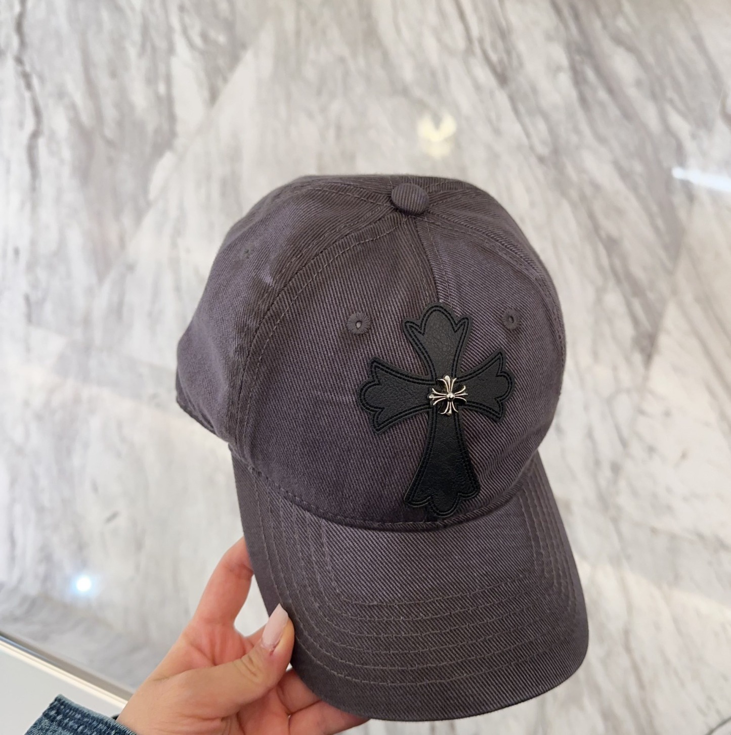 クロムハーツ「Chrome Hearts」ディストレスド スナップバック キャップ