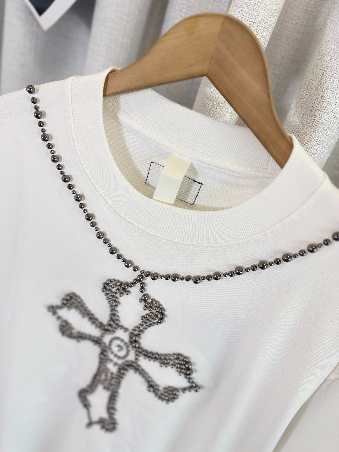 クロムハーツ「Chrome Hearts」ホースシュー＆クロス パールプリント Tシャツ