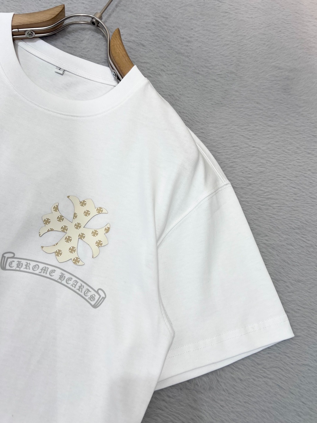 クロムハーツ「Chrome Hearts」プレミアムロゴTシャツ