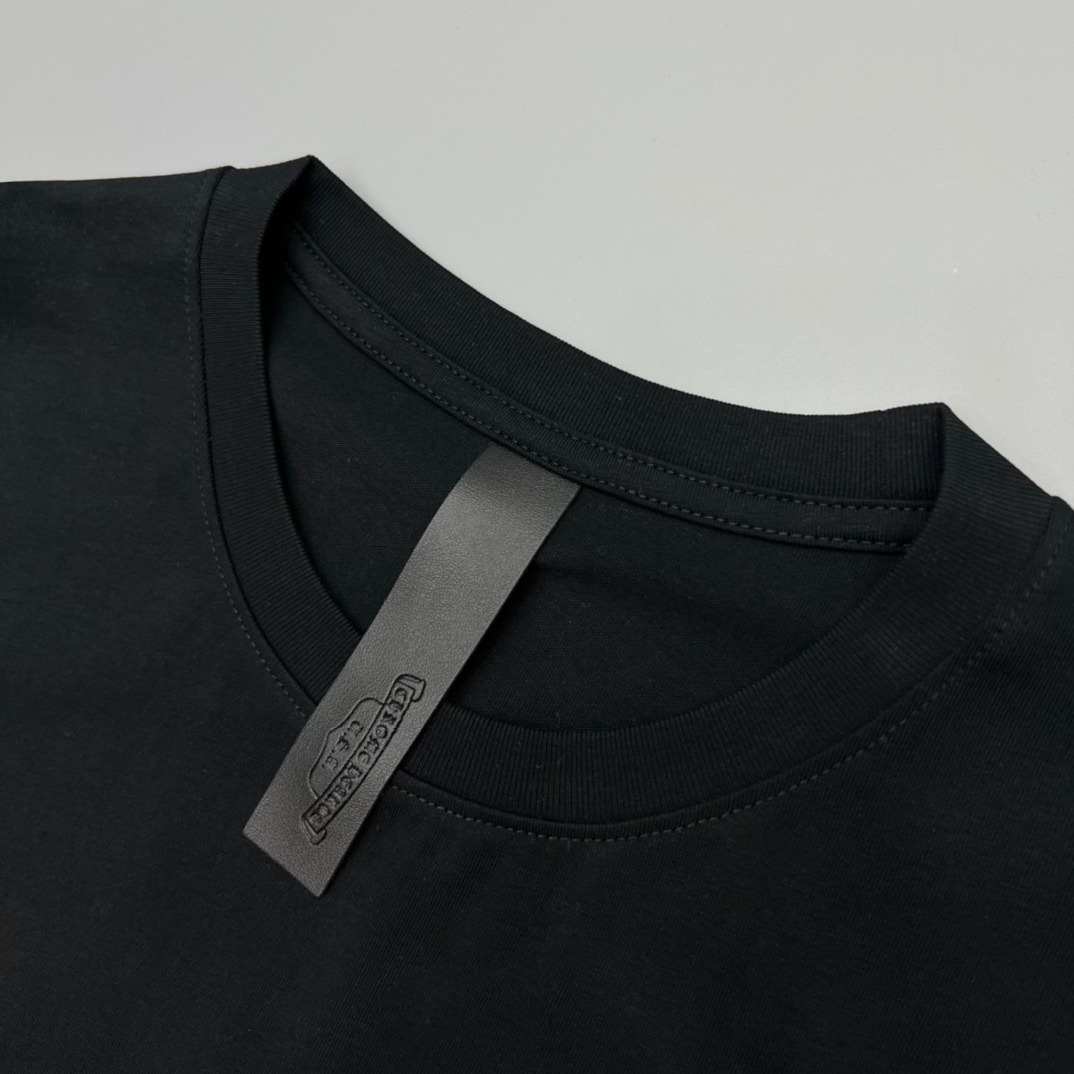 クロムハーツ「Chrome Hearts」スタッドサンスクリット スパンコールTシャツ